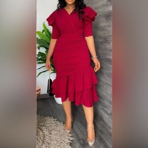 NWT laragal Ruffle Midi Dress